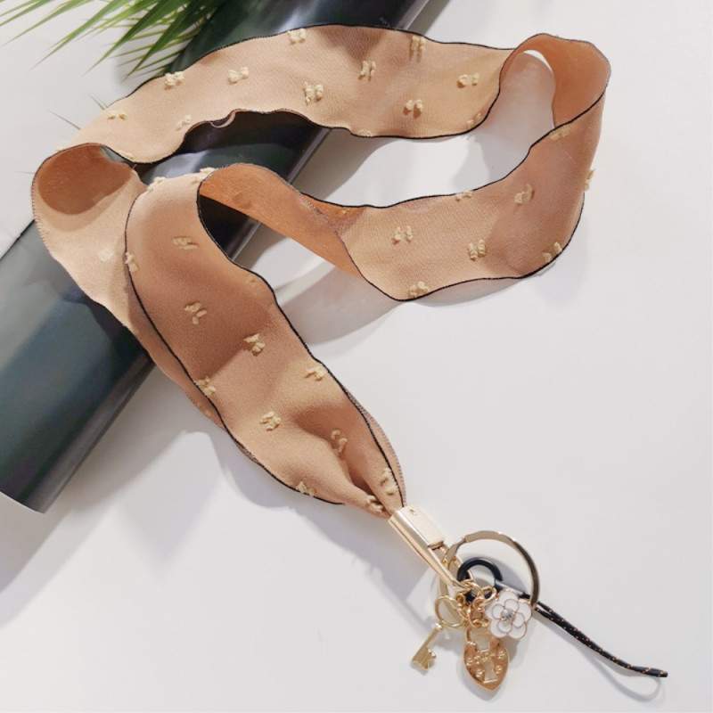 Lanière Style Foulard avec Pendentif Cœur